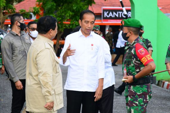 Di Fasilitas TNI, Prabowo Sebut Seluruh Komponen Pertahanan Harus Tunduk pada Jokowi - JPNN.COM