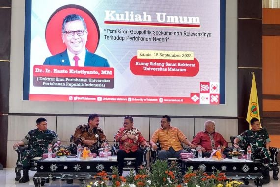 Beri Kuliah Umum di Unram, Hasto Tegaskan Indonesia Punya Modal jadi Penengah Masalah Dunia - JPNN.COM