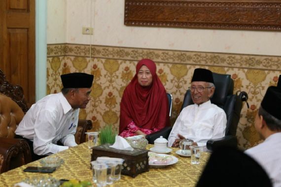 Kunjungi Ponpes Shiddiqqiyah, Menko Muhadjir Effendy Sentil Mas Bechi - JPNN.COM