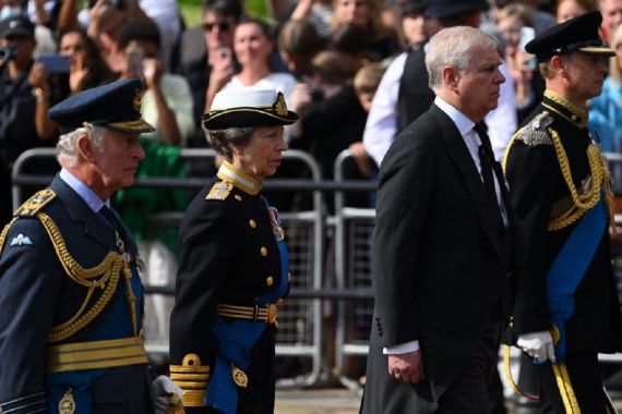 Aib Keluarga, Pangeran Andrew Dipermalukan di Depan Peti Ratu Elizabeth II - JPNN.COM