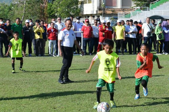Buka Festival FIFA Grassroots Gorontalo 2022, Menpora Amali Puji Talenta Muda Daerah - JPNN.COM