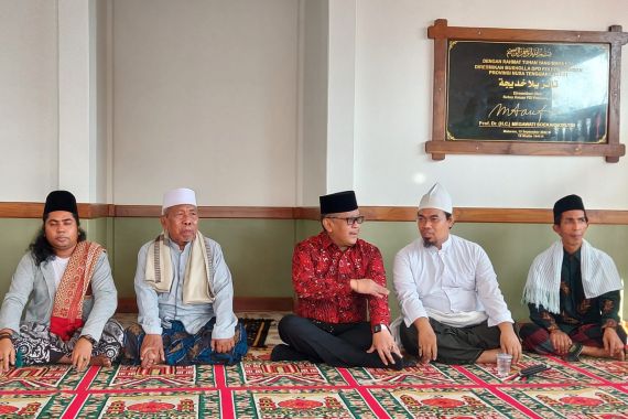 Hasto Harap Tuan Guru dan Ulama di NTB Luruskan Sejarah soal Bung Karno - JPNN.COM