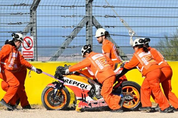 Sempat Membuat Penyelamatan Fantastis, Marc Marquez Jatuh di FP3 MotoGP Aragon - JPNN.COM