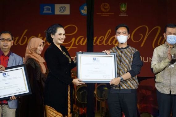 Kemendikbudristek dan Kemenlu Menyerahkan Sertifikat Gamelan dari UNESCO - JPNN.COM