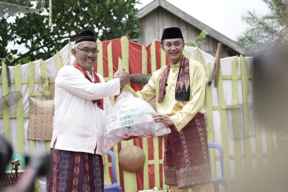 Ekspedisi Batanghari Resmi Dimulai, Hadiri Festival Budaya Kampung Senaung - JPNN.COM
