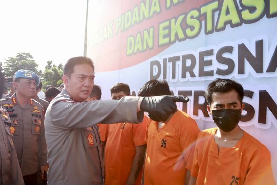 Pecah Rekor, Polda Riau Ungkap Kasus Sabu-sabu 200 Kg dan 404 Ribu Ekstasi - JPNN.COM