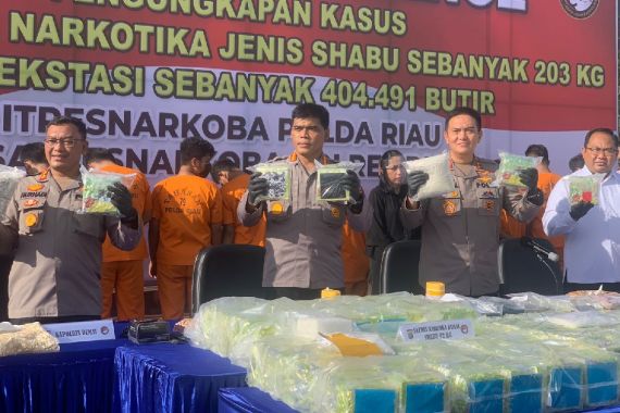 Irjen Iqbal: Kami Perang Terus dengan Pengedar Narkoba - JPNN.COM