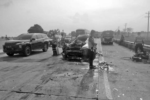 Tabrakan Beruntun 13 Mobil di KM 253 Tol Pejagan-Pemalang, Anak Jamintel Kejagung Meninggal Dunia - JPNN.COM