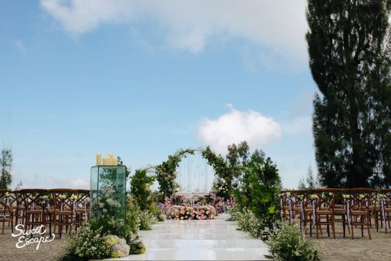 Intimate Wedding di Plataran Bromo, Wujudkan Impian Pernikahan Seperti di Atas Awan - JPNN.COM