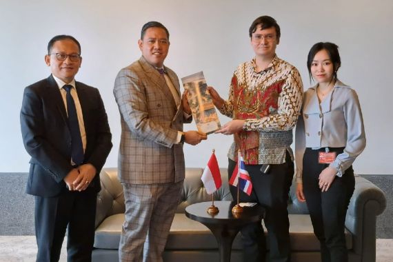 Bertemu Politikus Thailand, Dave Singgung Penguatan Peran Pemuda di Ekonomi Digital - JPNN.COM