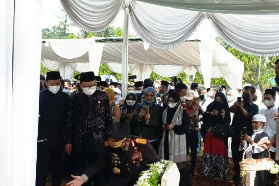 Arsul Menyaksikan Perbuatan Kapolri di Makam Azyumardi Azra - JPNN.COM