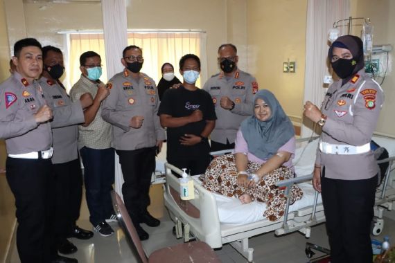 Ibu Muslicah Dibacok OTK di Bekasi, Kombes Gidion Lakukan Ini - JPNN.COM