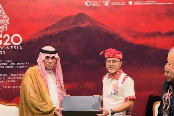 Pererat Hubungan Kerja sama, Mendag Zulhas Bertemu Menteri Perdagangan Arab Saudi - JPNN.COM