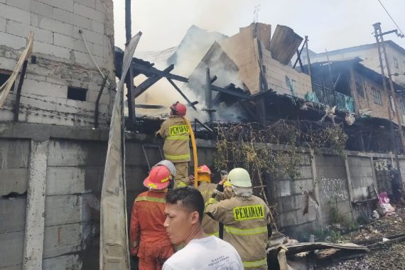 2 Rumah Warga di Ancol Terbakar, Sebegini Kerugiannya - JPNN.COM