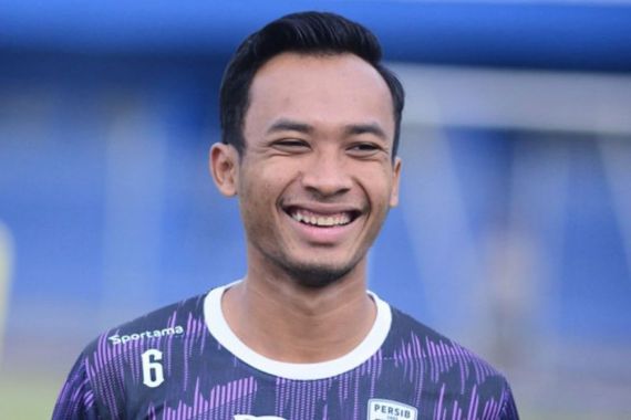 Kembali dari Timnas, Robi Darwis Bertekad Dapat Kepercayaan Pelatih Persib Luis Milla - JPNN.COM