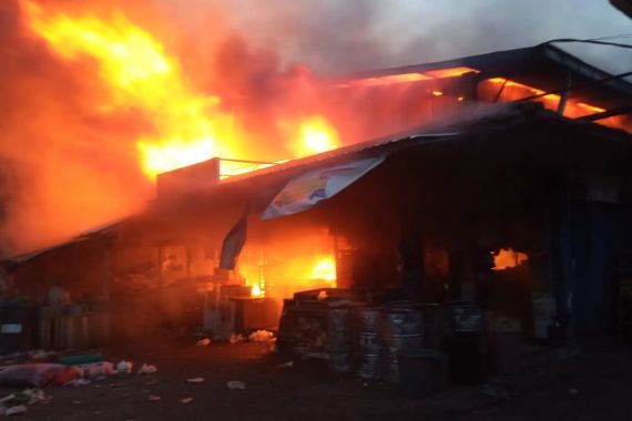 Kebakaran di Tangerang, 22 Ruko di Pasar Sentiong Gosong - JPNN.COM