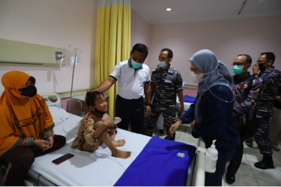 Tim Medis TNI AL Selamatkan Bocah yang Menelan Anak Kunci - JPNN.COM