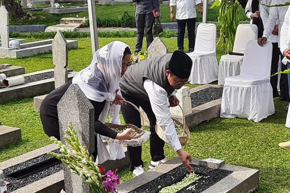 Cak Imin-Puan Maharani Adakan Pertemuan, Ziarahi Makam Taufik Kiemas - JPNN.COM