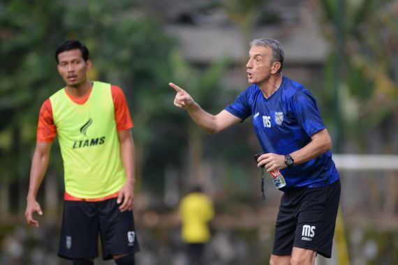 Jelang Lawan Madura United, Borneo FC Pecat Pelatih Milomir Seslija, Ada Apa? - JPNN.COM