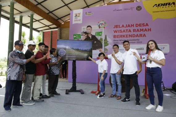 Adira Finance Meresmikan Desa Sanankerto sebagai Wisata Ramah Berkendara - JPNN.COM