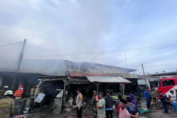 Polisi Masih Selidiki Penyebab Kebakaran Pasar Sentiong - JPNN.COM
