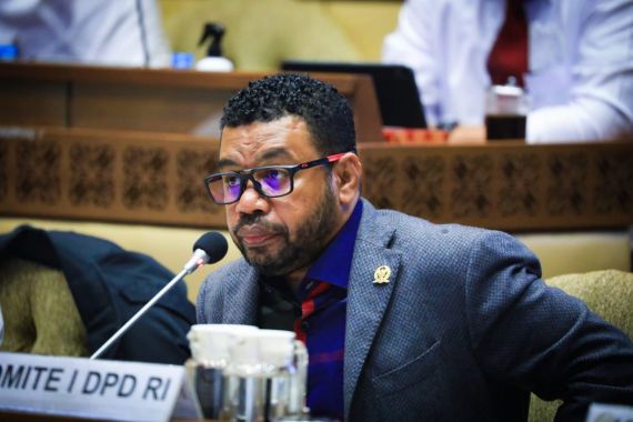 Senator Papua Barat Pertanyakan Klaim Mahfud MD Soal Total Dana Otsus Rp 1.000 Triliun - JPNN.COM