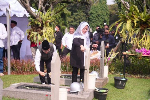 Berziarah di Makam Taufiq Kiemas Bersama Gus Muhaimin, Puan: PDIP dan PKB Sama-sama Partai Wong Cilik - JPNN.COM