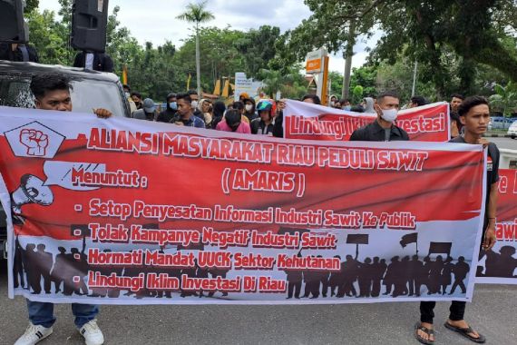 Tolak Kampanye Negatif Industri Sawit, Amris Bawa 4 Tuntutan ke DPRD Riau - JPNN.COM