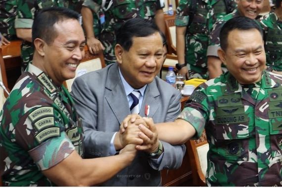 Prabowo Salam Komando Bareng Andika dan Dudung di DPR, Mantap! - JPNN.COM