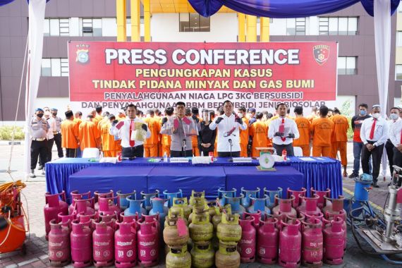 Lihat, Polda Riau Gulung Sindikat Gas Subsidi, yang Lain Jangan Macam-macam - JPNN.COM