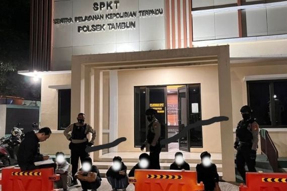 Nekat Balap Liar di Dekat Kantor Polisi, 7 Pemuda Ini Ditangkap, Sontoloyo - JPNN.COM