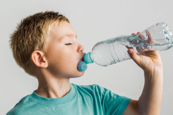 Begini Caranya Jika Anak Sulit Minum Air Putih, Tolong Disimak, Penting - JPNN.COM