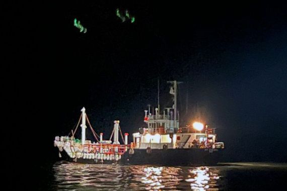 Patroli Laut Bea Cukai Batam Bergerak, Gagalkan Penyelundupan 600 KL Solar dari Malaysia - JPNN.COM