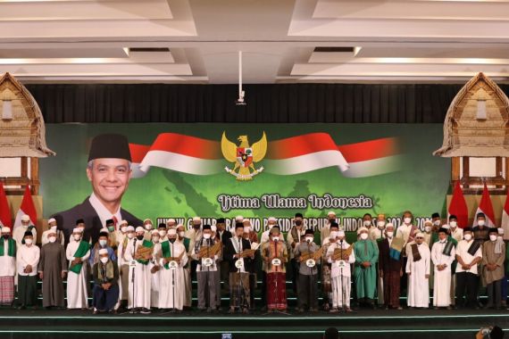 Tuan Guru Turmudzi & Ratusan Ulama NTB Doakan Ganjar Pranowo Jadi Presiden - JPNN.COM
