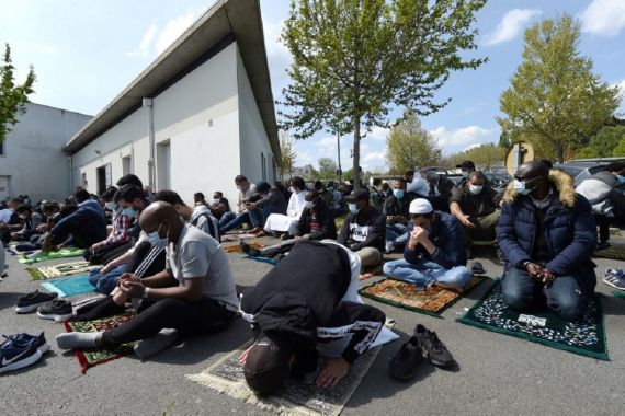 Dicap Tempat Ibadah Separatis, Puluhan Masjid di Prancis Ditutup - JPNN.COM