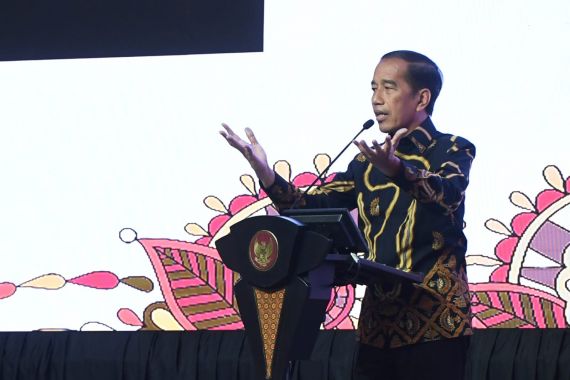Kumpulkan Seluruh Kada, Menteri, dan Kapolda, Jokowi Minta Kompak Tangani Inflasi - JPNN.COM