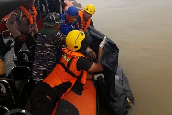 Ilham yang Terjun ke Sungai saat Penggerebekan oleh Bareskrim Polri Ditemukan Tewas, Tangan Terikat - JPNN.COM