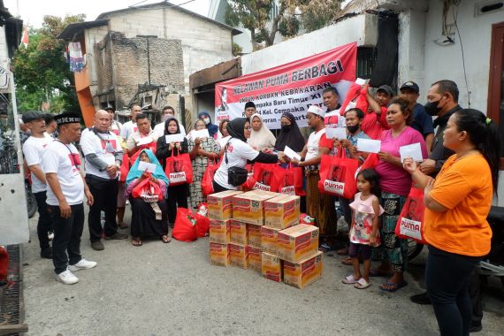 Lihat, Sukarelawan Puan Datangi Korban Rumah Kebakaran, Bawa Bantuan Sembako - JPNN.COM