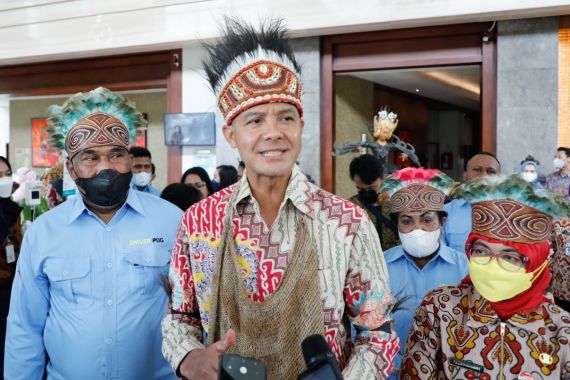 Survei SMRC: Elektabilitas Ganjar Pranowo Masih Unggul Seusai Anies Deklarasi jadi Capres - JPNN.COM