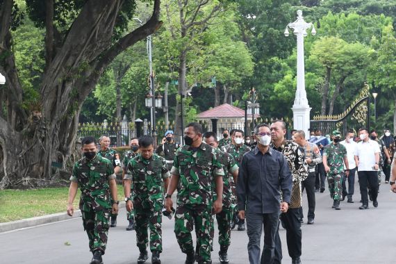 HUT Ke-77 TNI Digelar di Istana, Lihat Siapa Jenderal yang Datang - JPNN.COM
