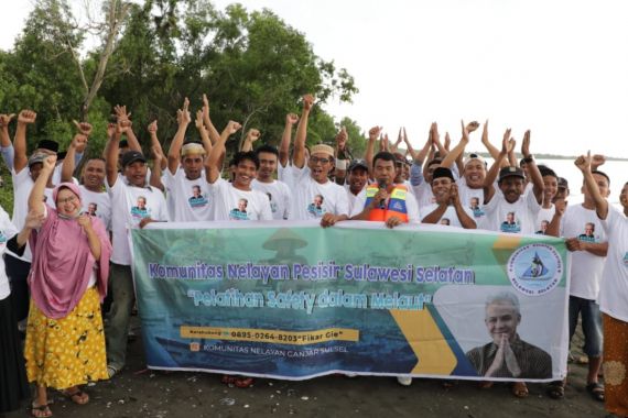 Puluhan Nelayan Pesisir di Takalar Dukung Ganjar Pranowo Jadi Presiden - JPNN.COM
