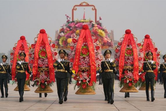 Jelang HUT RRC, Xi Jinping dan Elite Partai Komunis Lakukan Ritual di Tiananmen - JPNN.COM