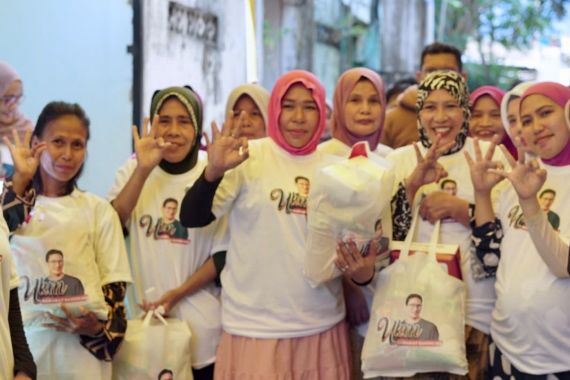 UKM Sahabat Sandi Makassar Gelar Pasar Sembako Murah, Ibu-ibu Ketagihan - JPNN.COM