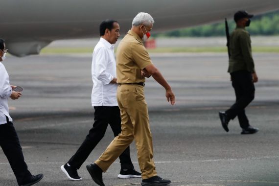 Arif Melihat Sinyal Dukungan Jokowi kepada Prabowo-Ganjar - JPNN.COM