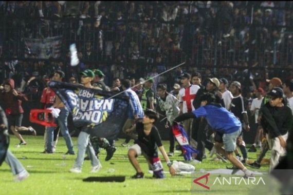 Valentino Jebret Putuskan Mundur dari Komentator Liga 1 Setelah Tragedi Stadion Kanjuruhan - JPNN.COM