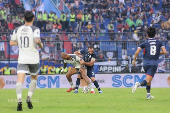 Detik-detik Mencekam Tragedi Kanjuruhan versi Bek Asing Arema FC - JPNN.COM