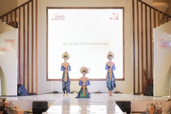 Pesona Batik Nusantara Hadirkan Karya Desainer-desainer Ternama - JPNN.COM