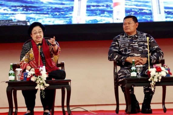 Beri Kuliah Umum di Seskoal, Megawati Disambut KSAL Yudo dan Jajaran Perwira TNI AL - JPNN.COM