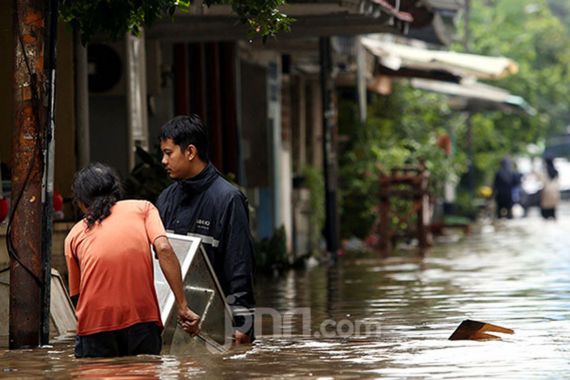 Jakarta Banjir, Kalau Darurat Telepon 112 - JPNN.COM