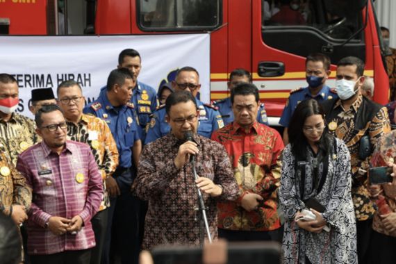 Pemprov DKI Jakarta Hibahkan Mobil Damkar Kepada 14 Daerah, Sebegini Jumlahnya - JPNN.COM